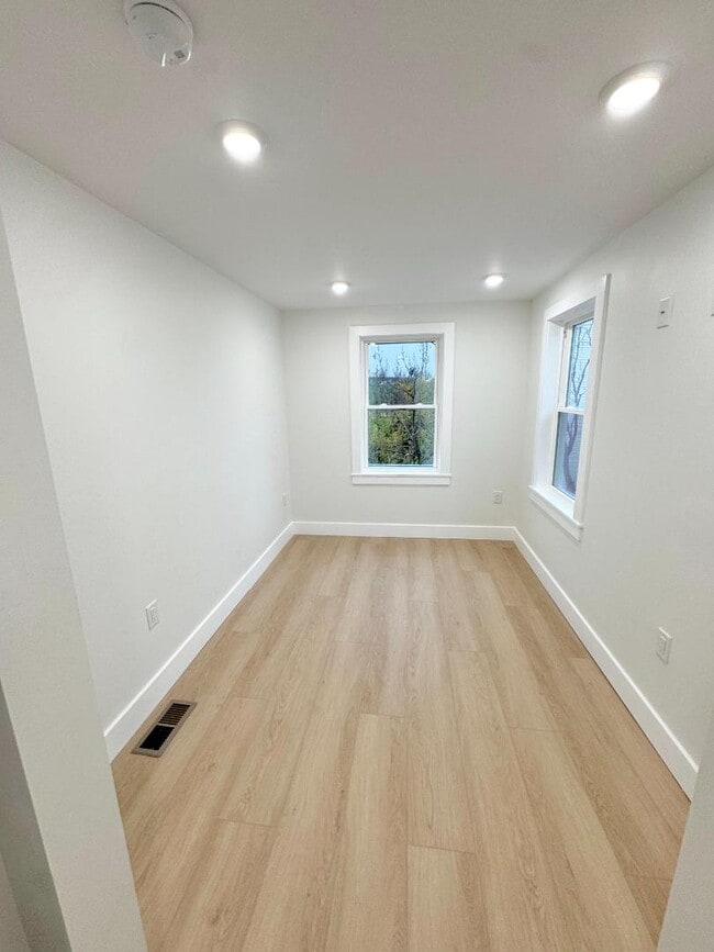 Photo - 116 E Huntingdon St Apartment