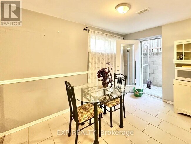 Building Photo - 52 Waywell St