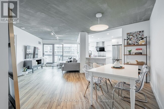 Building Photo - 10 Yonge St