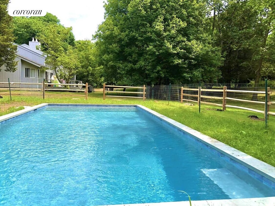 Primary Photo - 28 Cobbetts Ln