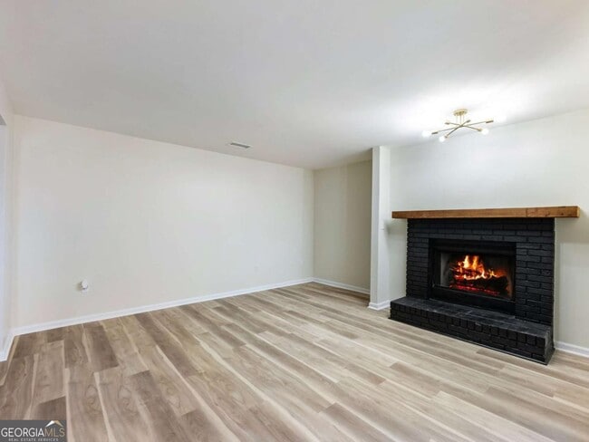 Foto del edificio - 605 Candler St