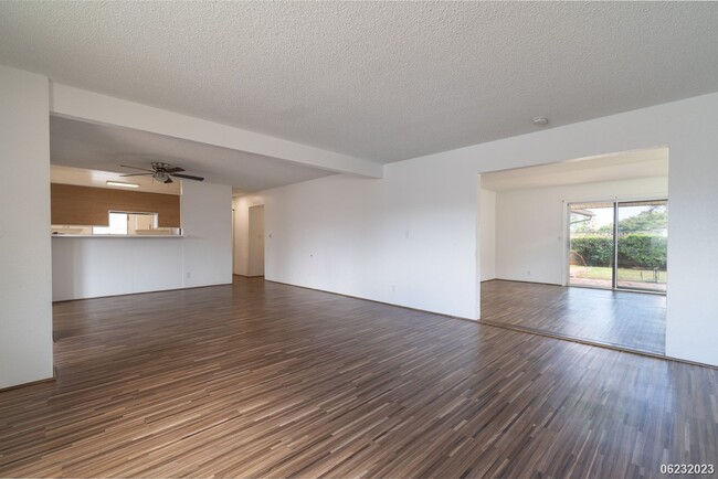 Foto del edificio - Fully remodeled 3BR/2BA/2CarGarage Single ...