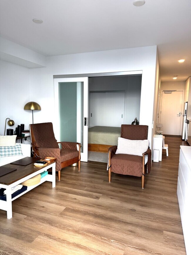 Foto del edificio - Aalii - High Floor Fully Furnished One Bed...