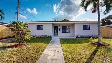 Building Photo - 830 NE 171 St