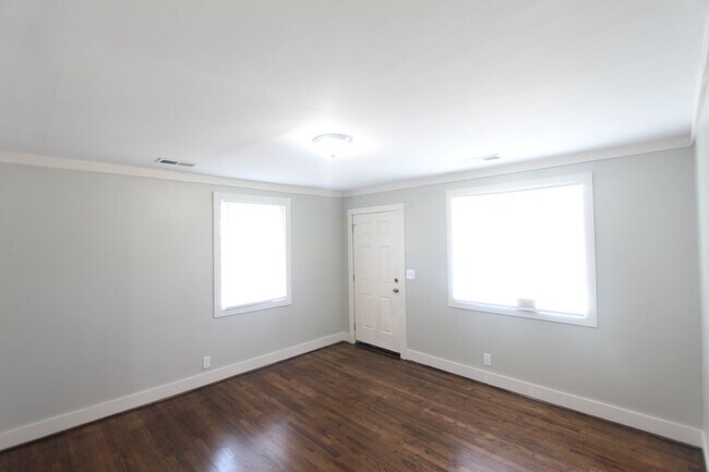 Foto del edificio - New on the Market and Newly Renovated!