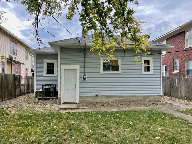 Building Photo - 4914 E New York St