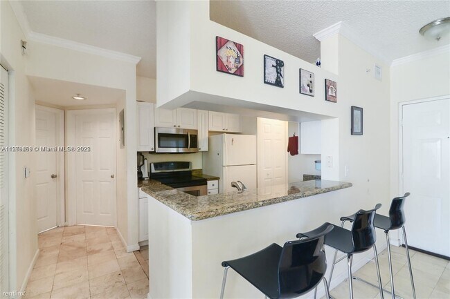 Building Photo - 2 br, 1 bath Condo - 17100 N Bay Rd Apt 1911