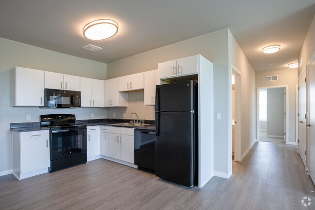 3BR, 2BA - 1190SF - The Blake at Fox River