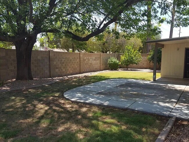Building Photo - Single family home, 2 car garage