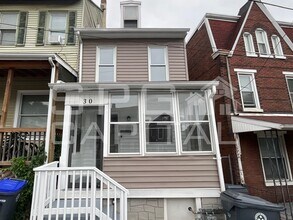 Building Photo - 30 Chestnut St