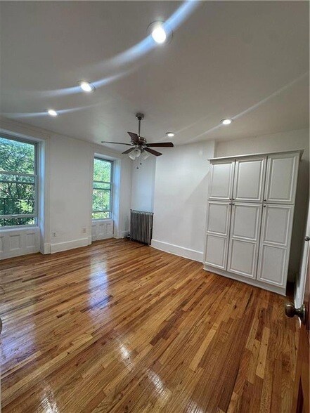 Foto del edificio - 9424 Avenue K