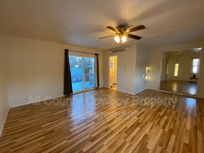 Foto del edificio - 1009 E Flint St