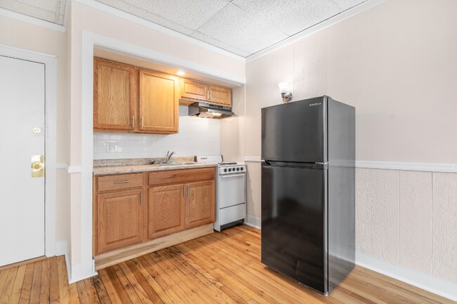 Photo - 1440 W Howard St Apartment