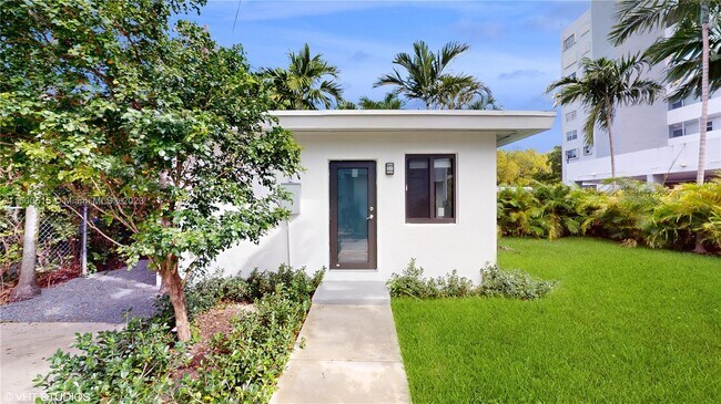 Building Photo - 325 SW 30th Rd