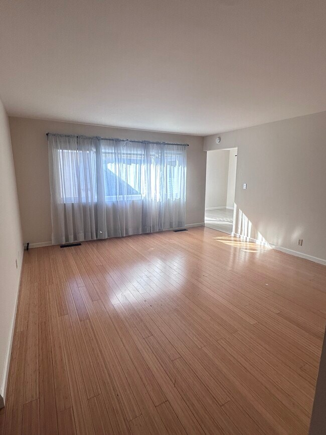 Foto del edificio - 704 Muir Dr
