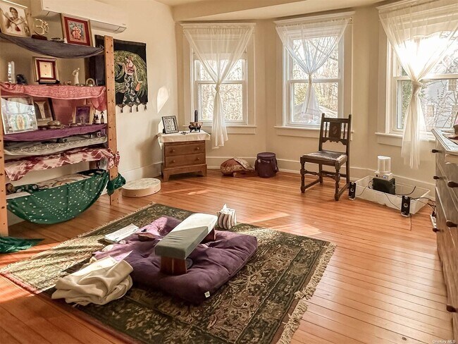 Building Photo - 115 Randall Ave