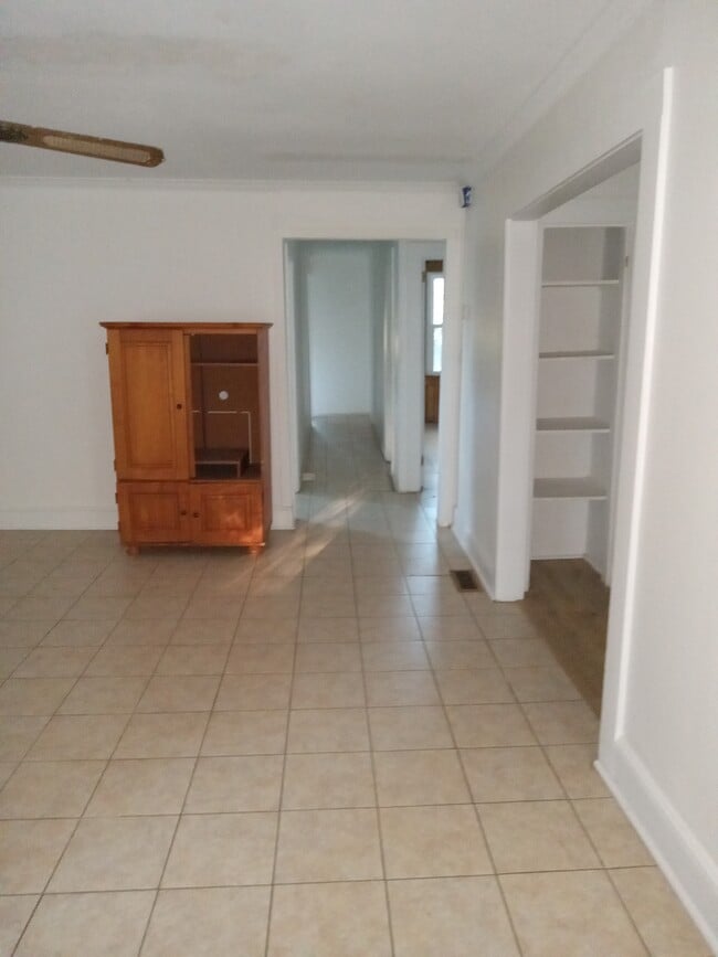 Building Photo - 443 Mulberry St