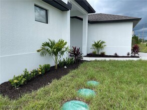 Building Photo - 821 Newell St E