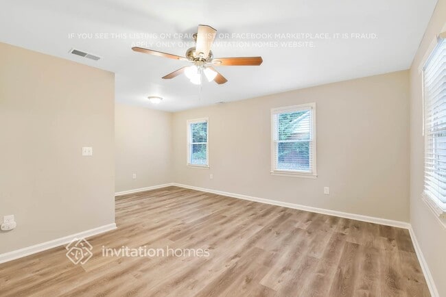 Foto del edificio - 822 Dedmon Dr