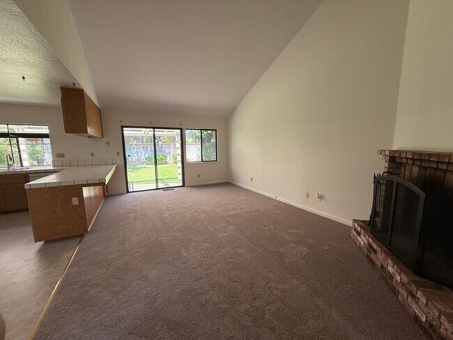 Building Photo - A Cute Single Quiet Court Home!