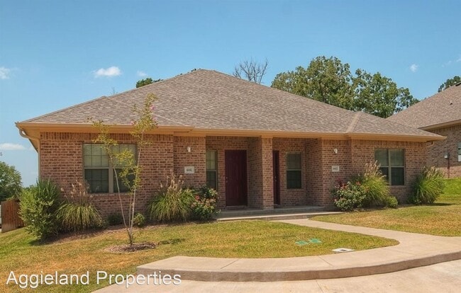 Building Photo - 3 br, 3 bath House - 4451 Reveille
