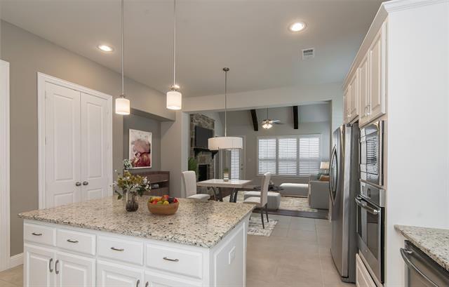 Building Photo - 2437 Balmoral Dr