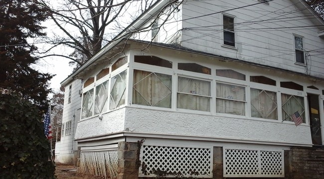Building Photo - 210 Garfield Ave