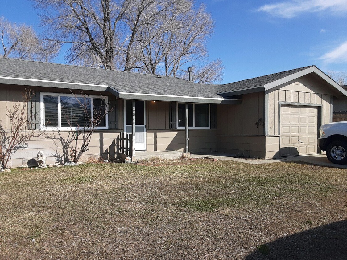 2019 Hawaii Cir, Carson City, NV 89701 House Rental in Carson City