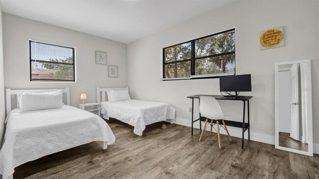 Foto del edificio - 1357 S Betty Ln