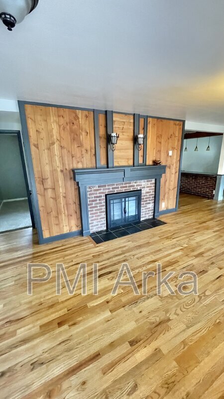 Building Photo - 2023 NE 175th St