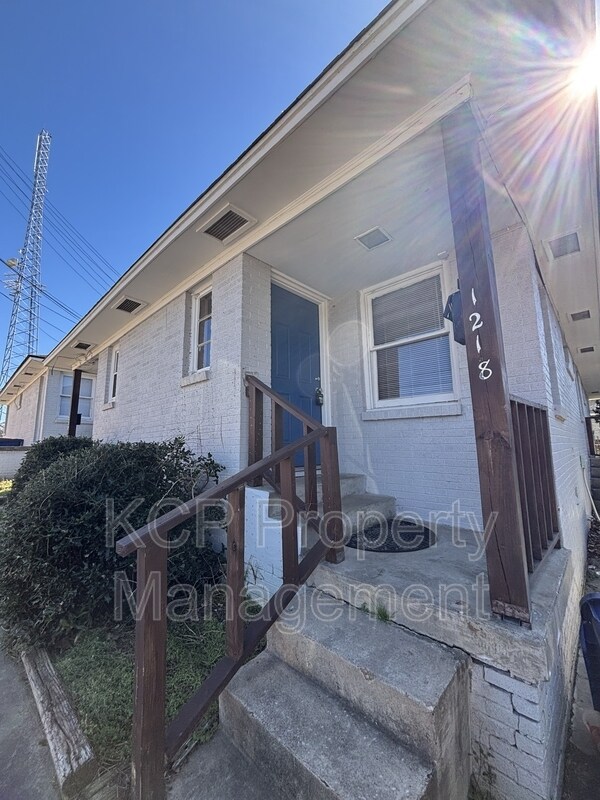 Building Photo - 1218 N D St