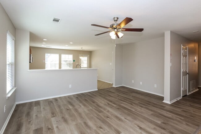 Foto del edificio - 8044 Brook Ridge Dr