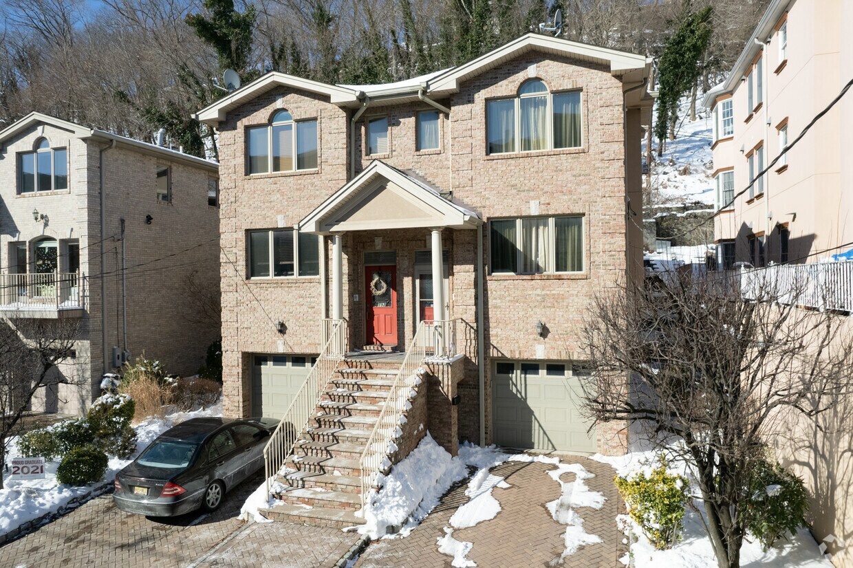 Primary Photo - 192 Undercliff Ave