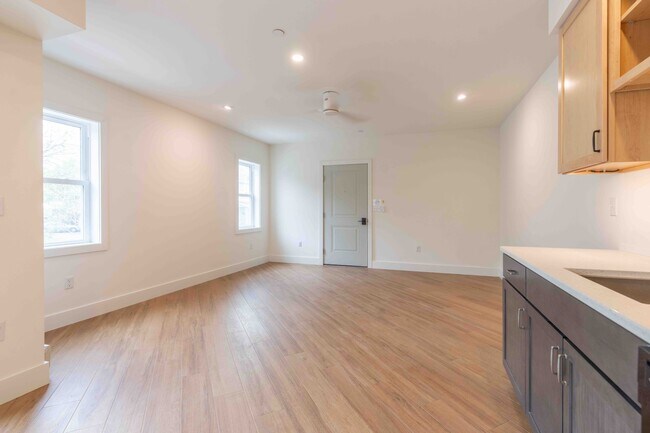Open concept living area - 517 18th St
