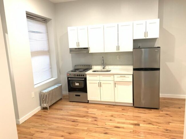 Foto del edificio - 3 bedroom in Bronx NY 10454