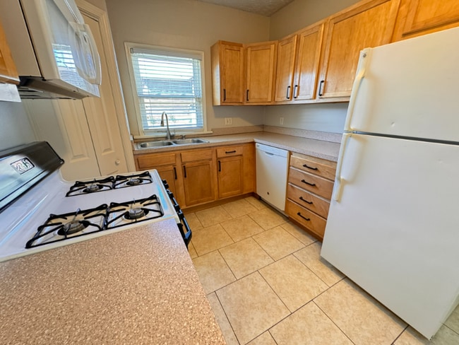 Building Photo - 925 S 14th St