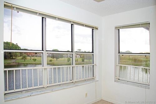 Foto del edificio - 3315 Pinewalk Dr N