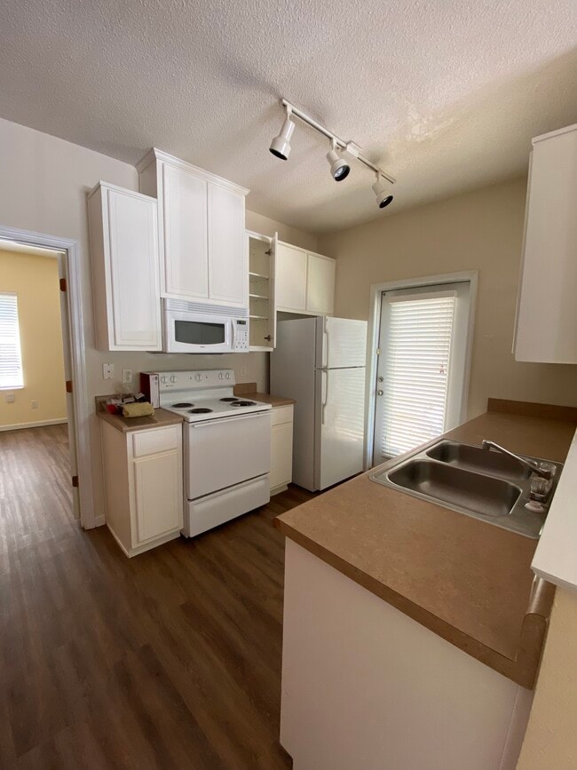 Fully equipped kicthen - 3133 Allison Marie Ct