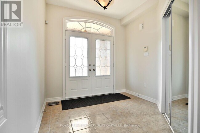 Building Photo - 1267 Jezero Crescent