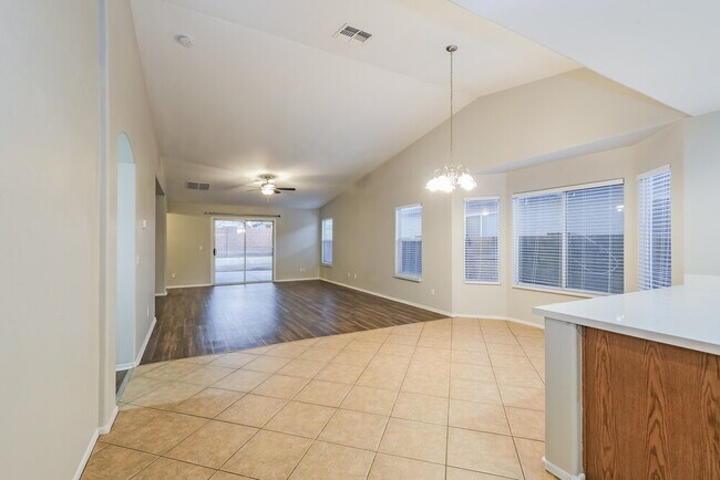 Foto del edificio - 9132 W Cordes Rd