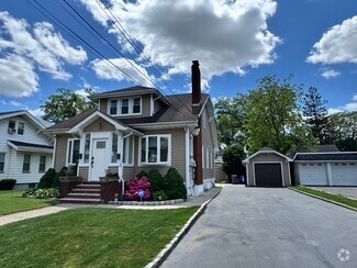 Building Photo - 41 Marinus St