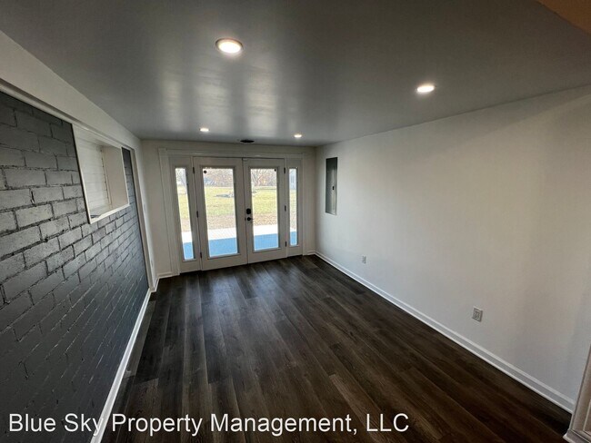 Foto del edificio - 4 br, 2 bath House - 1812 N Manring Ave.