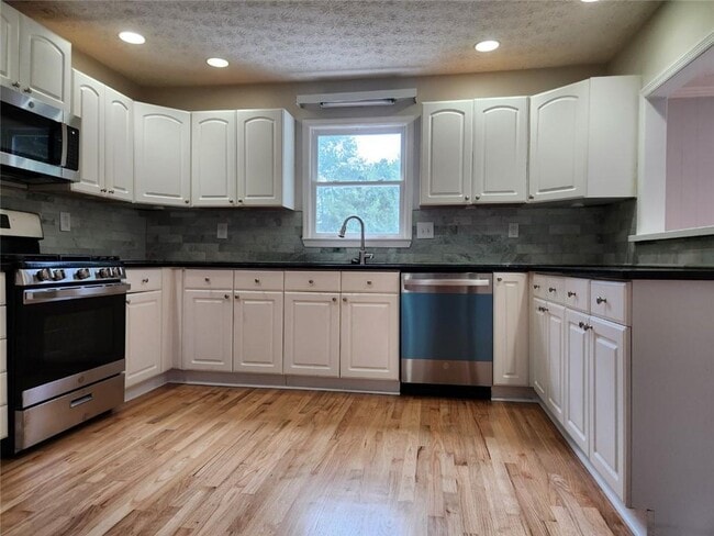 Building Photo - 5079 Bridgeport Way NW