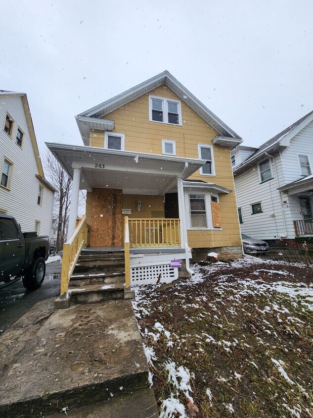Primary Photo - Three Bedroom, Two Full Bath Single Family...