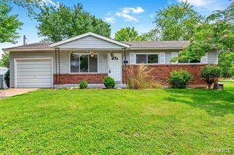 Primary Photo - 3 Cedar Park Dr
