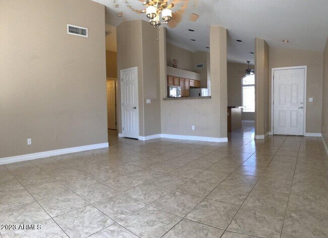 Foto del edificio - 623 W Greentree Dr