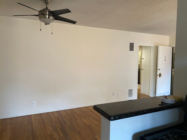 Building Photo - 148 S Hayworth Ave
