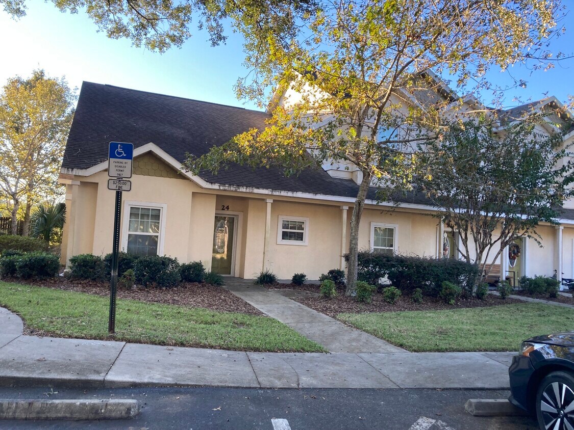 250 SW 145th Dr Unit 24, Newberry, FL 32669 Condo for Rent in