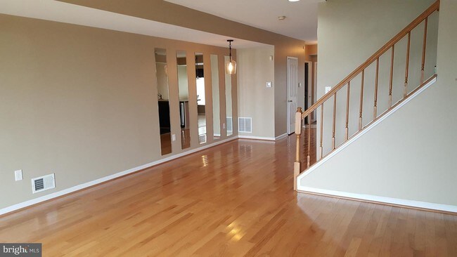 Building Photo - 802 Oyster Cove Dr