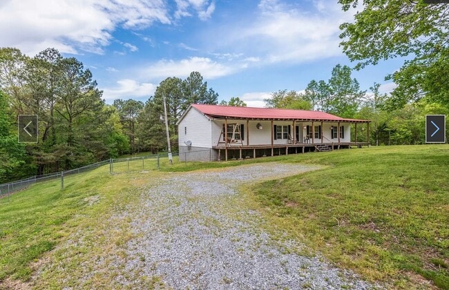 Building Photo - Fairview - 3 bedroom 2 baths - Private living